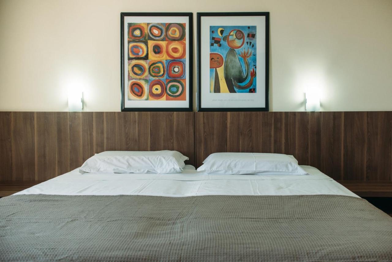Hotel Cavera アレグレテ エクステリア 写真